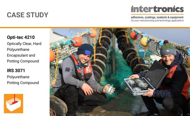 Potting a pressure-resistant device for deep sea fishing