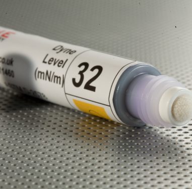 Close up of 32 mN-m Dyne Pen