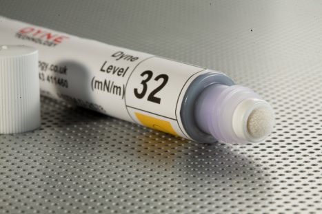 Close up of 32 mN-m Dyne Pen